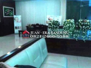 Gedung 3 lantai lokasi strategis Supratman dekat PUSDAI