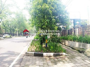 Gedung 3 lantai lokasi strategis Supratman dekat PUSDAI