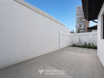 Casa 100% REMODELADA en venta de 3dorm + 2B en Las Condes