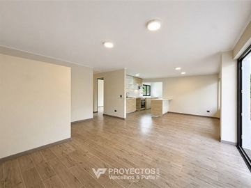Casa 100% REMODELADA en venta de 3dorm + 2B en Las Condes