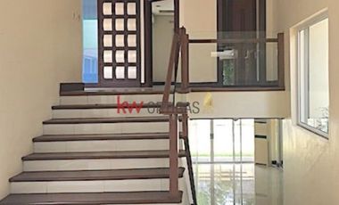 House with Pool for Sale in Dasmari&ntilde;as Village, Makati City