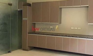 House with Pool for Sale in Dasmari&ntilde;as Village, Makati City