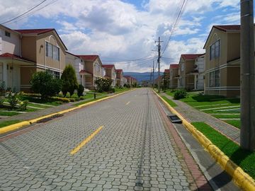 Vendo casa en San Pedro de Taboada, urbanización privada