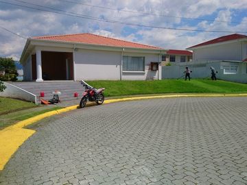 Vendo casa en San Pedro de Taboada, urbanización privada