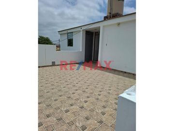 ✨ ¡Encanto rústico y confort moderno te esperan en esta hermosa casa de campo en Reque, Chiclayo! ✨

🏡 Esta majestuosa propiedad de dos pisos, ubica