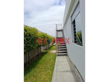 ✨ ¡Encanto rústico y confort moderno te esperan en esta hermosa casa de campo en Reque, Chiclayo! ✨

🏡 Esta majestuosa propiedad de dos pisos, ubica