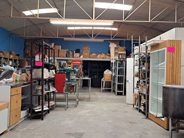 VENTA BODEGA EN MARGARITAS GOMEZ PORTUGAL