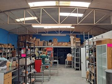 VENTA BODEGA EN MARGARITAS GOMEZ PORTUGAL