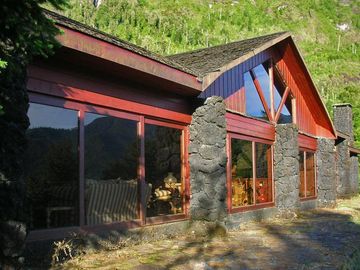7,4ha A Orilla Del Lago Colico, 120m De Playa, Casa Más Cabaña