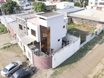 Casa en venta Portoviejo