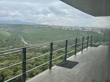 Lujoso Penthouse en venta en Lomas 4a Sección, con increíbles vistas.