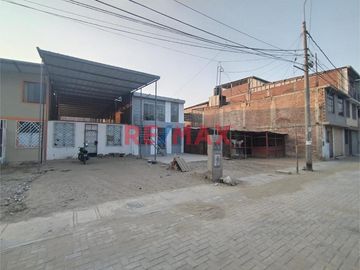 🏡 ¡OPORTUNIDAD ÚNICA PARA VIVIR EN PIURA! 🏡

Te presentamos esta encantadora casa de dos pisos ubicada en la tranquila y acogedora Urbanización Sant
