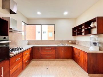 casa en arriendo/venta en villa campestre. Cod V24277