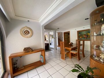VENTA DE CASA EN PASEOS DEL BOSQUE, NAUCALPAN DE JUÁREZ. ESTADO DE MÉXICO