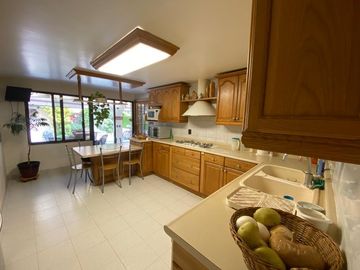VENTA DE CASA EN PASEOS DEL BOSQUE, NAUCALPAN DE JUÁREZ. ESTADO DE MÉXICO