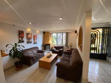 VENTA DE CASA EN PASEOS DEL BOSQUE, NAUCALPAN DE JUÁREZ. ESTADO DE MÉXICO