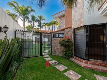 Casa de Lujo en Venta Bugambilias Coto azaleas zona sur