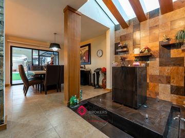 Casa de Lujo en Venta Bugambilias Coto azaleas zona sur