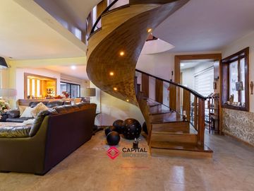 Casa de Lujo en Venta Bugambilias Coto azaleas zona sur