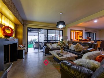 Casa de Lujo en Venta Bugambilias Coto azaleas zona sur