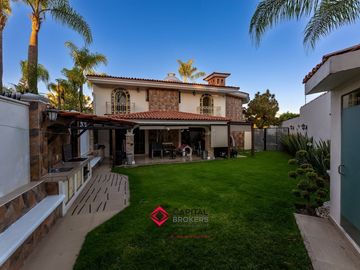 Casa de Lujo en Venta Bugambilias Coto azaleas zona sur