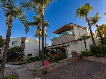 Casa de Lujo en Venta Bugambilias Coto azaleas zona sur