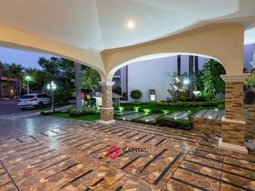Casa de Lujo en Venta Bugambilias Coto azaleas zona sur