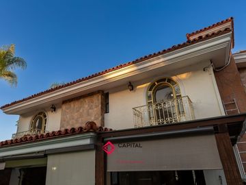 Casa de Lujo en Venta Bugambilias Coto azaleas zona sur