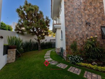 Casa de Lujo en Venta Bugambilias Coto azaleas zona sur