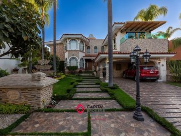 Casa de Lujo en Venta Bugambilias Coto azaleas zona sur