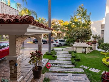 Casa de Lujo en Venta Bugambilias Coto azaleas zona sur