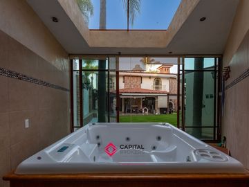 Casa de Lujo en Venta Bugambilias Coto azaleas zona sur