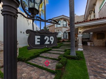 Casa de Lujo en Venta Bugambilias Coto azaleas zona sur