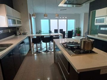VENTA DE CASA EN CLUB DE GOLF