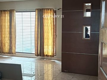 DISEWAKAN Rumah Di Cluster Heliconia  Harapan Indah