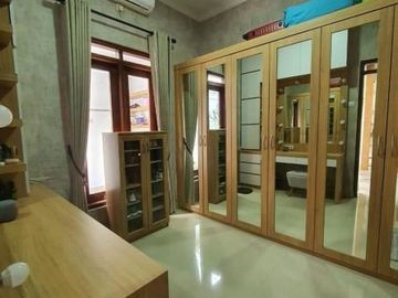 Dijual Rumah Modern Full Furnished Dalam Perumahan Exclusive Tepi Jalan Raya