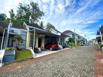 Dijual Rumah Modern Full Furnished Dalam Perumahan Exclusive Tepi Jalan Raya