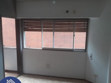VENDE: Departamento un dormitorio, calle Buenos Aires al 400