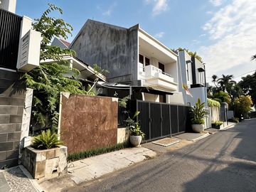 Dijual Rumah Tua Hitung Tanah Di Kawasan Perumahan Pondok Indah