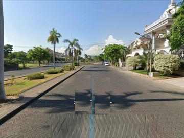 Dijual Rumah Raya Araya 1, Ada Kolah Renang, Dekat Sukolilo, Galaxy Mall, Surabaya Timur