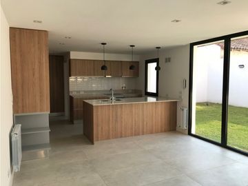 LOS TRONCOS-CHALET NUEVO