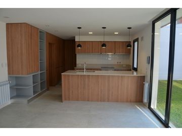 LOS TRONCOS-CHALET NUEVO