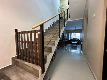 RZ CASA EN VENTA EN CUMBRES 3 PISOS AMUEBLADA