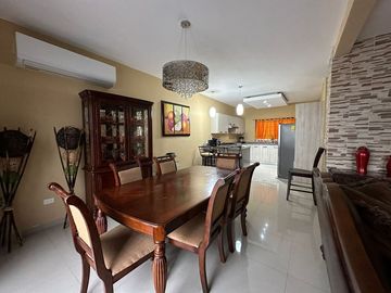 RZ CASA EN VENTA EN CUMBRES 3 PISOS AMUEBLADA