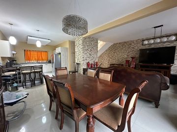 RZ CASA EN VENTA EN CUMBRES 3 PISOS AMUEBLADA