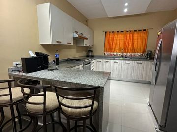 RZ CASA EN VENTA EN CUMBRES 3 PISOS AMUEBLADA