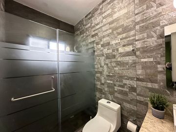 RZ CASA EN VENTA EN CUMBRES 3 PISOS AMUEBLADA
