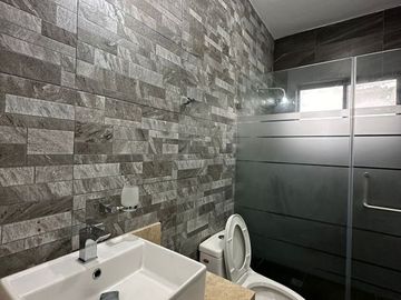 RZ CASA EN VENTA EN CUMBRES 3 PISOS AMUEBLADA