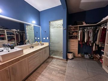 RZ CASA EN VENTA EN CUMBRES 3 PISOS AMUEBLADA