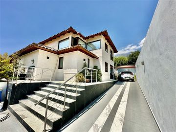Casa en venta de 5 dorm. en Peñalolén